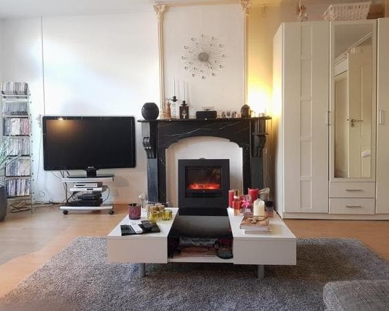 Private Bedroom for Rent in Shared Apartment (Female Roommates, Internet Included)